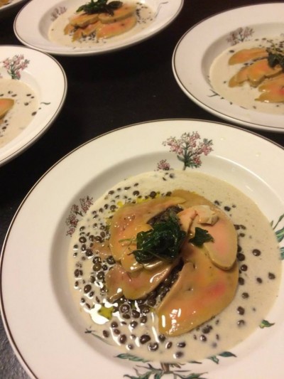 Bouillon de topinambours aux lentilles et foie gras.